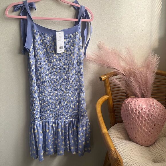 Medium French Connection floral summer dress -NWT - Picture 2 of 7